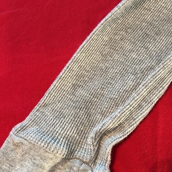 Gap tee with waffle knit long sleeves - Picture 2 of 5